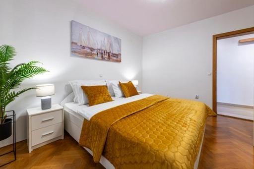 Goldensky New Apartment Дубровник Екстер'єр фото