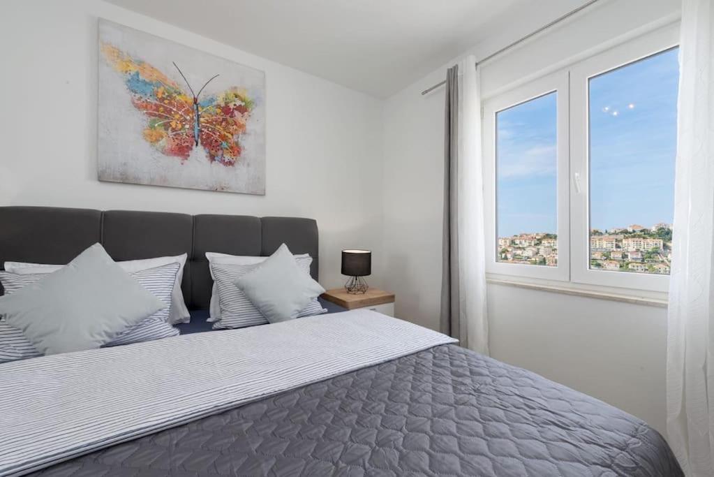 Goldensky New Apartment Дубровник Екстер'єр фото