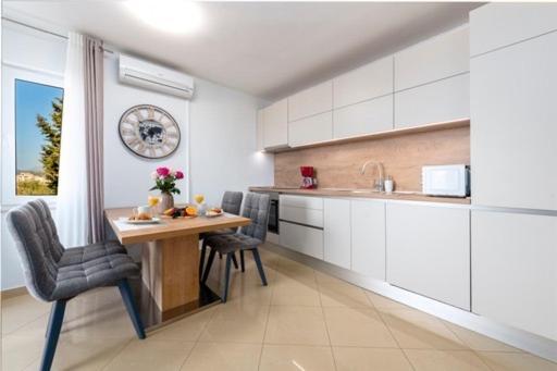 Goldensky New Apartment Дубровник Екстер'єр фото