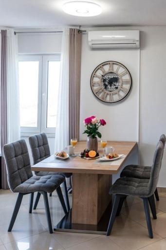 Goldensky New Apartment Дубровник Екстер'єр фото