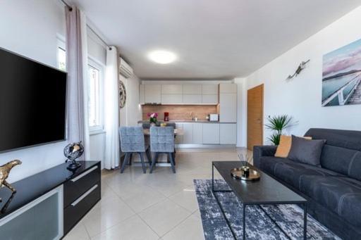 Goldensky New Apartment Дубровник Екстер'єр фото