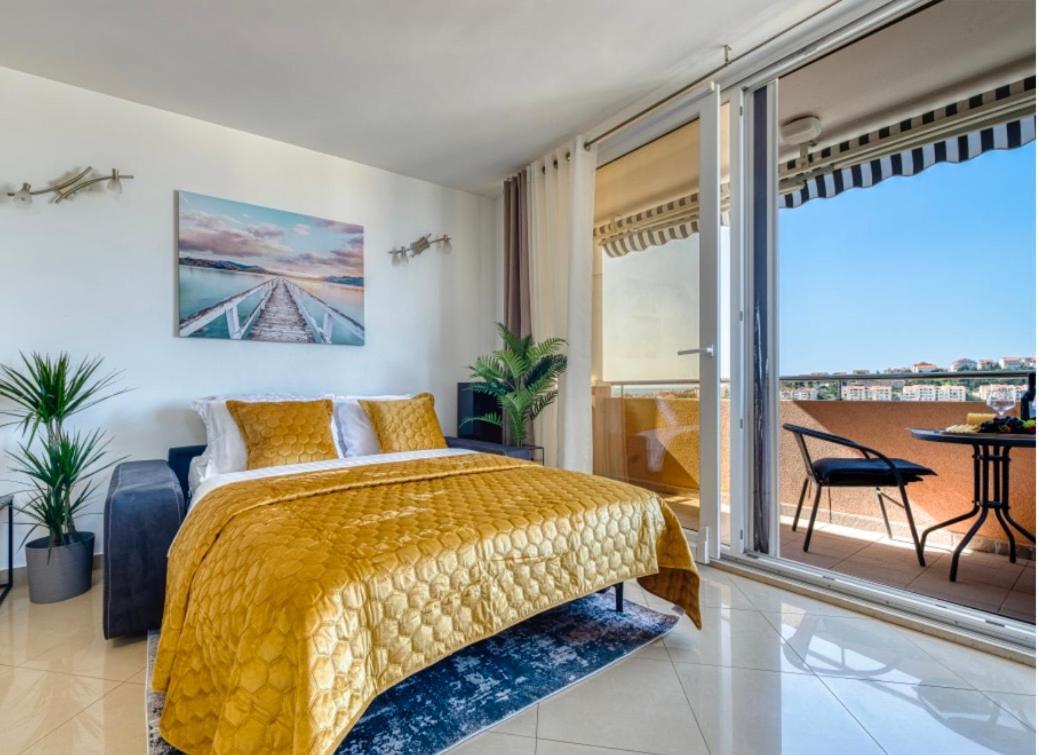 Goldensky New Apartment Дубровник Екстер'єр фото